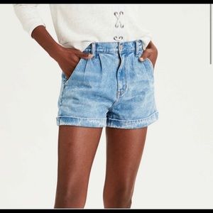American Eagle Mom Jean Short